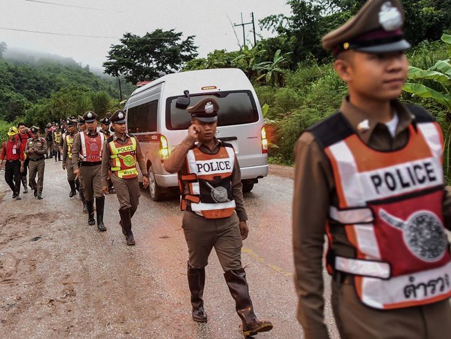 8 thành viên đội bóng Thái Lan được cứu